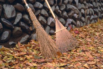 balai pour ramasser les feuilles