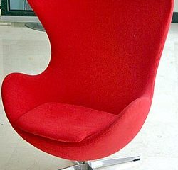 fauteuil oeuf de jacobsen